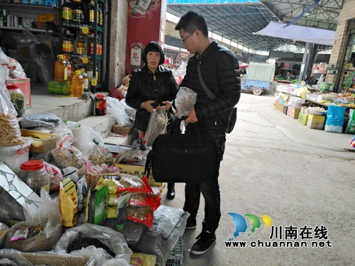 泸县太伏镇开展食品抽检工作(图2)