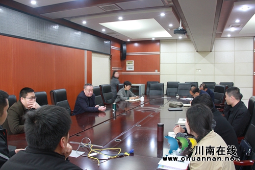 泸县政协副主席杜开卷到百和镇贫困村调研、规划相关扶贫项目(图1)