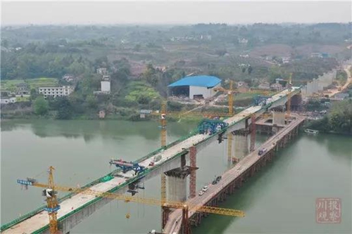 川南城际铁路富顺沱江双线特大桥顺利合龙(图1)
