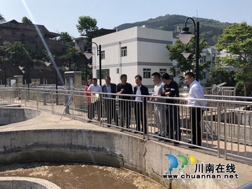 古蔺县人大常委会主任孙克刚到乡镇调研环保工作(图1)