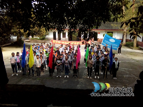 纳溪区天仙镇学校组织师生接受爱国主义教育(图1)