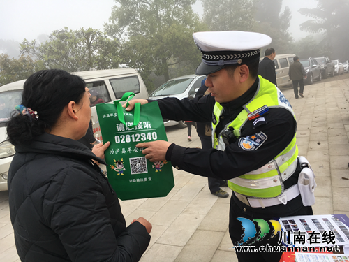 菩萨庙会春意闹&nbsp;扫黑除恶宣传忙(图1)