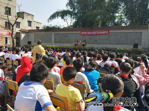 泸县百和镇开展“关爱明天&nbsp;普法先行”青少年普法教育活动(图1)