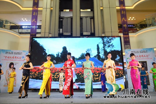 百名佳丽秀旗袍&nbsp;云集酒城亮风采(图2)