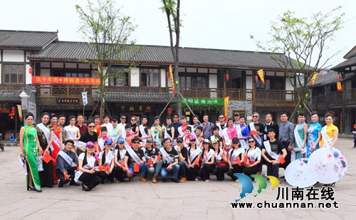 百名佳丽秀旗袍&nbsp;云集酒城亮风采(图9)