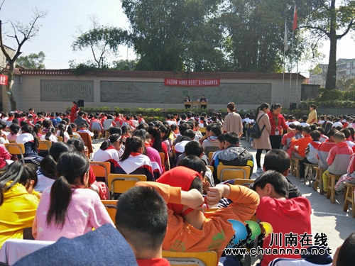 泸县百和镇开展“关爱明天，普法先行”青少年普法教育专题活动(图1)