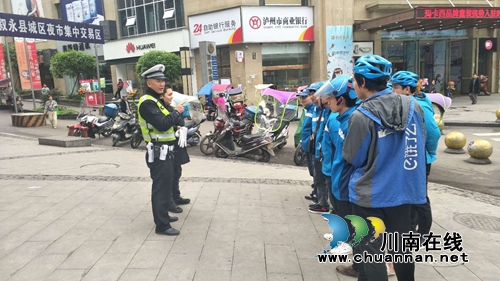 叙永交警组织外卖“骑手”开展道路交通安全警示教育培训(图1)