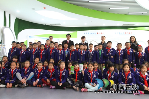 泸州中院“彩蝶翩翩舞” 用司法温情照亮人生(图2) 泸州中院“彩蝶翩翩舞” 用司法温情照亮人生(图2)