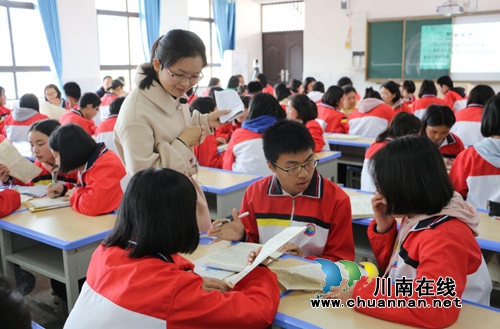 叙永县举办高中语文课堂教学展评活动(图1)