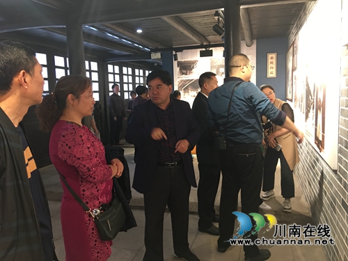 罗龙实验小学：缅怀革命先烈践行党的群众路线教育实践活动(图1)