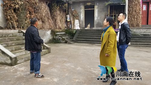 泸县海潮镇镇长张明燕调研扶贫产业园规划、危房改造实施情况(图2)