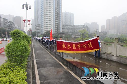 叙永县叙永镇中心校开展“缅怀先烈，铭记历史”清明节扫墓活动(图2)