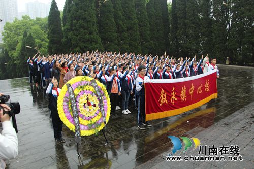 叙永县叙永镇中心校开展“缅怀先烈，铭记历史”清明节扫墓活动(图5)
