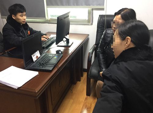 自贡：微信视频连线&nbsp;法官远程化解金融纠纷(图1)