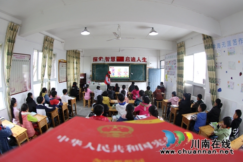 泸州:法律宣传进校园，法治教育入人心(图1)