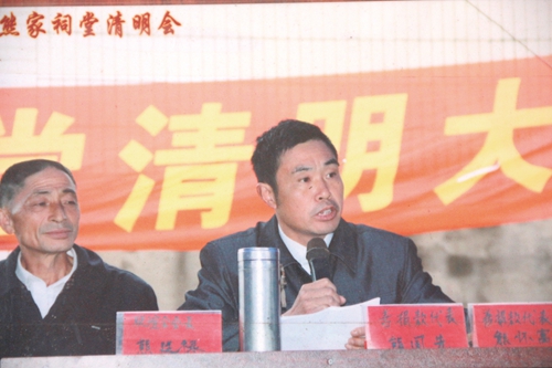 家风传世陋习改&nbsp;清明祭祀氛围浓(图3)