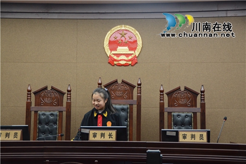 好激动！50余名同学在江阳法院“客串”法官(图3)