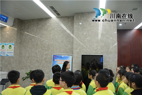 好激动！50余名同学在江阳法院“客串”法官(图9)