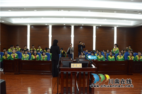 好激动！50余名同学在江阳法院“客串”法官(图10)