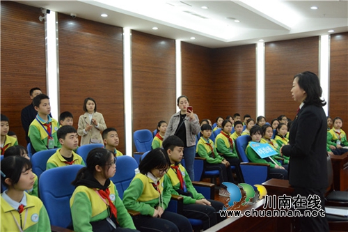 好激动！50余名同学在江阳法院“客串”法官(图12)