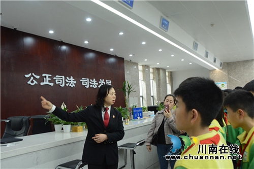 好激动！50余名同学在江阳法院“客串”法官(图13)