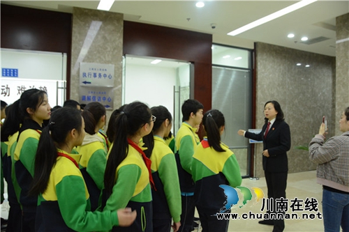 好激动！50余名同学在江阳法院“客串”法官(图16)