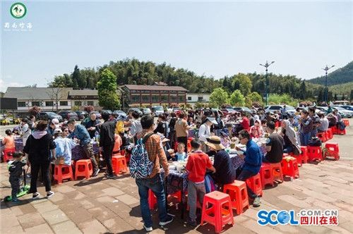 蜀南竹海第十七届春笋节开幕&nbsp;百人同吃竹笋宴(图2)