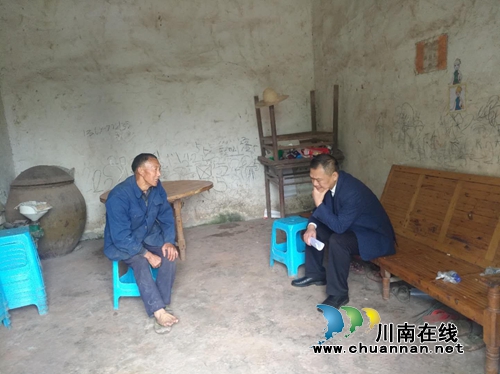 泸县司法局到联系村开展“大走访”(图1)