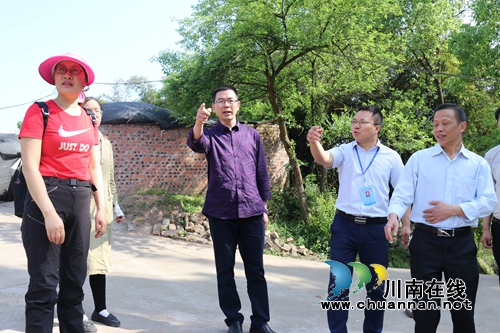 泸县政协副主席朱兵到百和镇开展《水污染防治法》执法检查(图1)