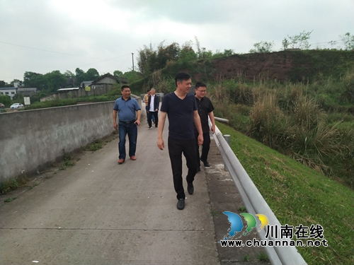 杜作文到泸县云龙镇督导脱贫攻坚暨当前重点工作(图6)