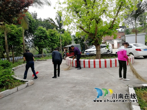 宜宾南溪区黄沙司法所组织社区服刑人员走进敬老院开展志愿服务活动(图2)