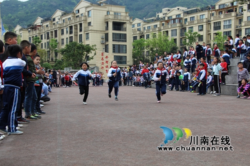 叙永县叙永镇中心校隆重举行学生田径运动会(图3)