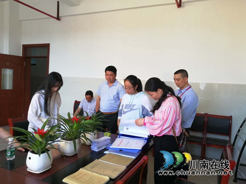 江阳区黄舣教管中心到张坝街道辖区学校开展2019年一季度交叉安全检查(图2) 江阳区黄舣教管中心到张坝街道辖区学校开展2019年一季度交叉安全检查(图2)