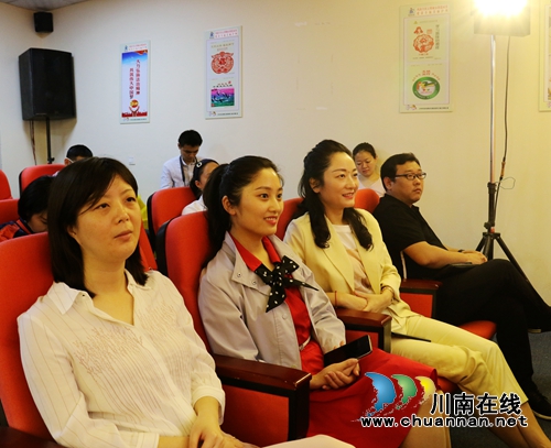 龙马潭举行“好书分享·书香龙马”说书人大赛(图4) 龙马潭举行“好书分享·书香龙马”说书人大赛(图4)