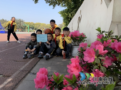 泸县立石镇开展“文明伴我行·文明观花”主题教育实践活动(图1)