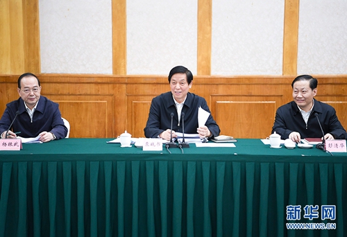 栗战书在四川检查水污染防治法实施情况(图2)