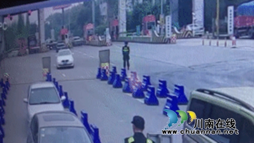 泸县：网约车司机任性闯关&nbsp;被拘5天(图1)