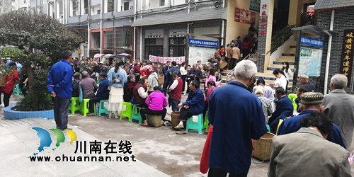 泸县太伏镇集中开展建档立卡贫困人口门诊慢性病认定工作(图3)