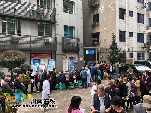 泸县太伏镇集中开展建档立卡贫困人口门诊慢性病认定工作(图4)