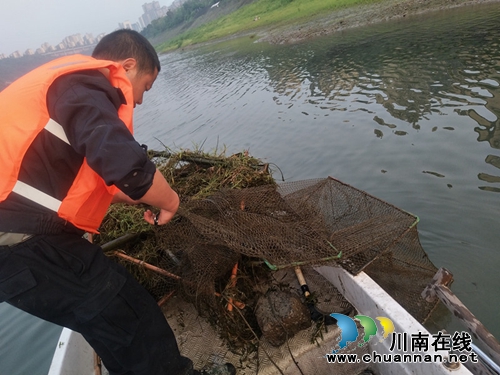 龙马潭区红星街道重拳打击非法捕鱼&nbsp;捍卫沱江流域水生态环境(图1)