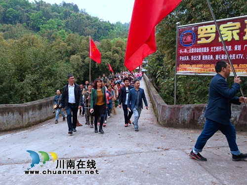 合江县福宝镇开展“大手牵小手”环保治理活动(图2)