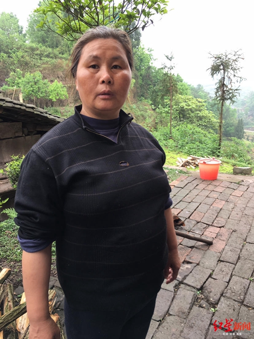 女子流落四川深山12年&nbsp;智力失常写得一手好字(图2)