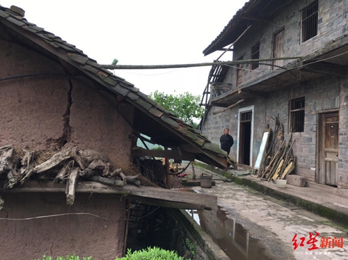 女子流落四川深山12年&nbsp;智力失常写得一手好字(图3)