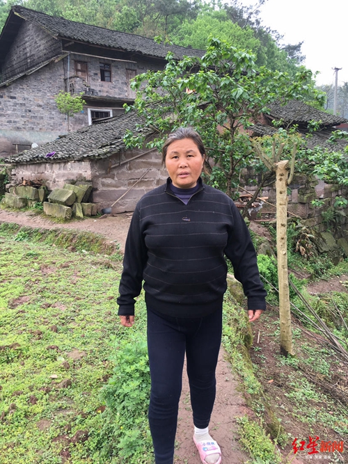 女子流落四川深山12年&nbsp;智力失常写得一手好字(图4)