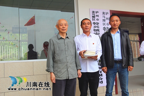 四川首个“留守儿童画院”在泸州揭牌(图3)