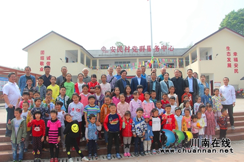 四川首个“留守儿童画院”在泸州揭牌(图7)