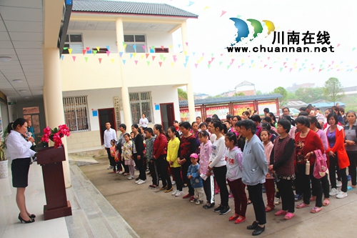 四川首个“留守儿童画院”在泸州揭牌(图2)