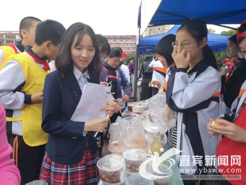 宜宾"行知商场"开业&nbsp;让学生学会“理财当老板”(图3)