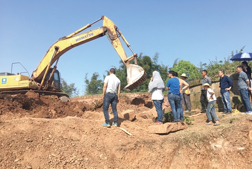 清明迁坟&nbsp;迁出百年题刻；家风传承&nbsp;后世不忘先泽(图9)