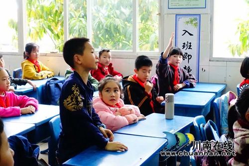 天热了&nbsp;四川警盾公益宣讲团防溺水宣讲火了！(图6)